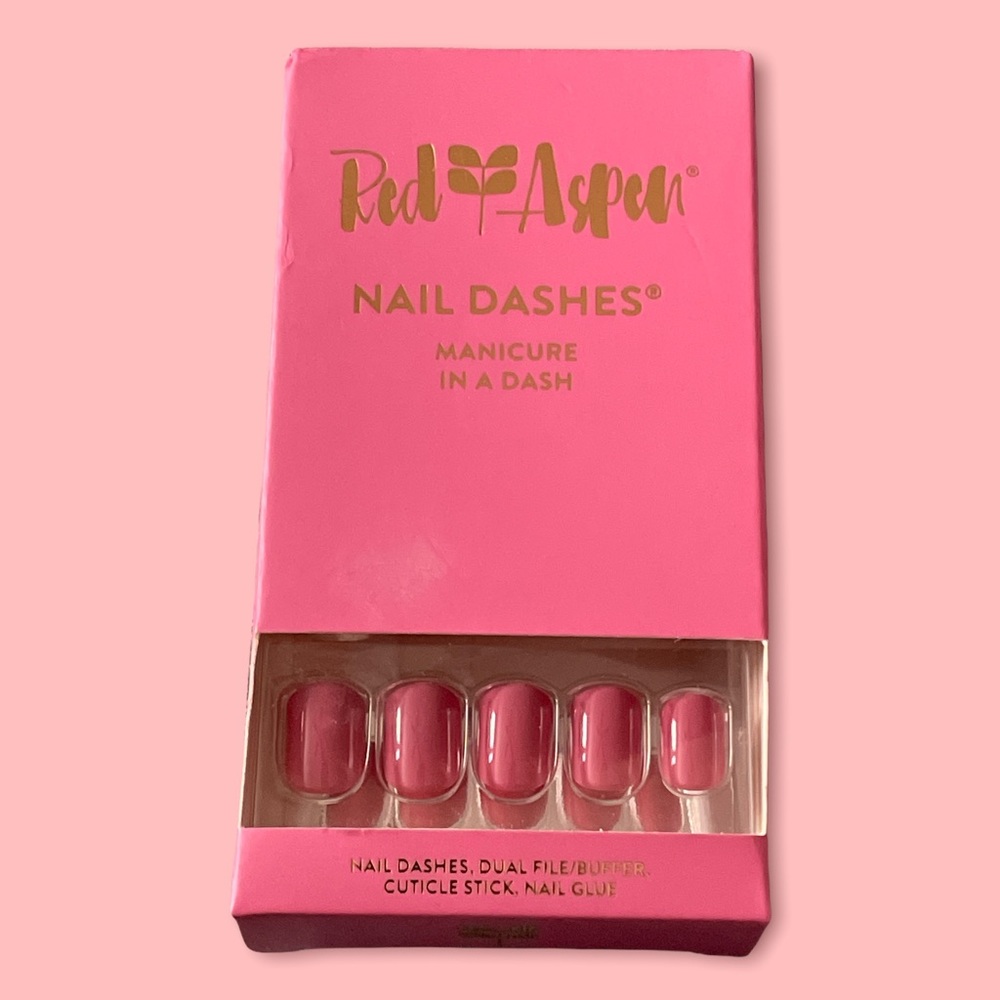 NIB Red Aspen Short Square Nail Dashes in Raspberries + Ivy